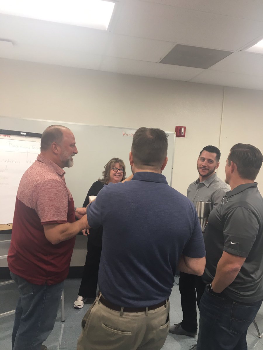 DakwaLoy's tweet photo. @OurAVTI Administrators collaborate at the AVTI breakfast! Thank you.@DakwaLoy @mrdaviderivas https://t.co/8oDQidilyv