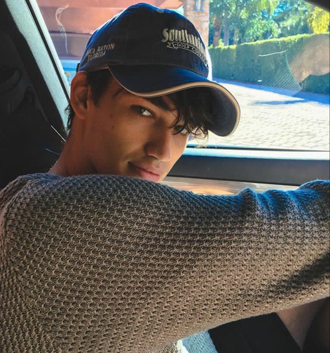 "Me gustaría pasar el resto de mis días con alguien que no me necesite para nada, pero que me quiera para todo." —Mario Benedetti.