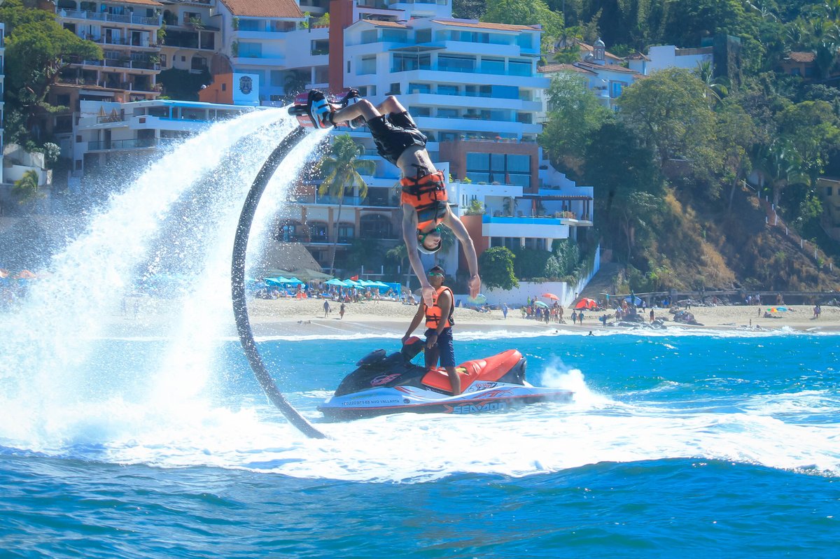 FlyboardPVMX's tweet photo. ¡Vive tus vacaciones en #PuertoVallarta desde un nuevo ángulo!

https://t.co/eswyT9XHcy https://t.co/7N544BvIe4