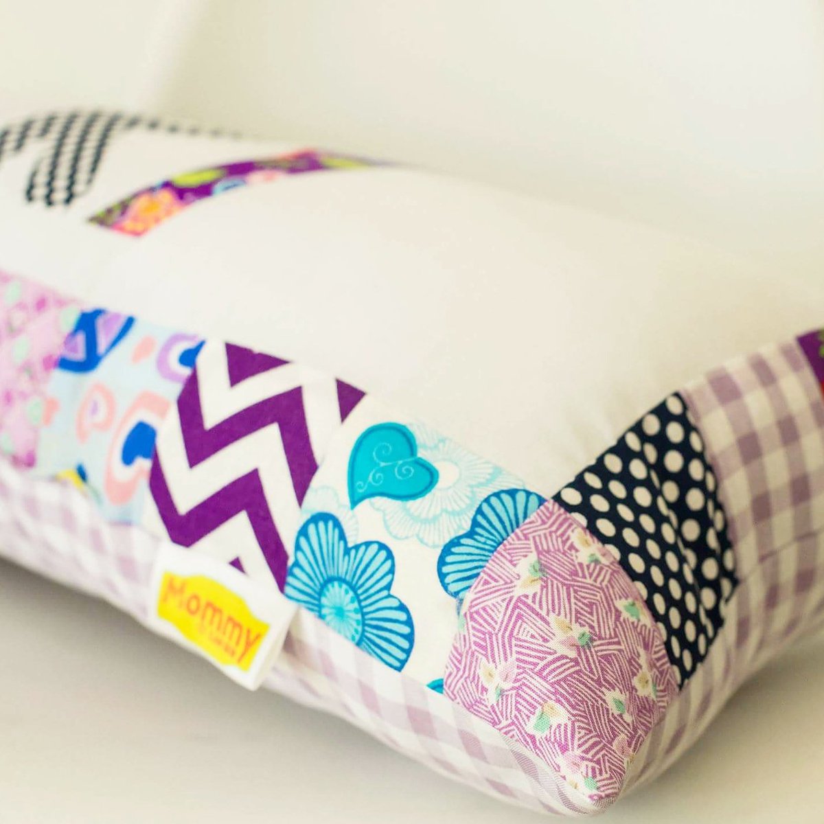 juliawithan_h's tweet photo. Available in 2 sizes. Check my Facebook page for more info. #patchworkpillow #personalizedpillow #etsy #etsyseller #etsyCA @etsyca https://t.co/JnAtPkHFXk