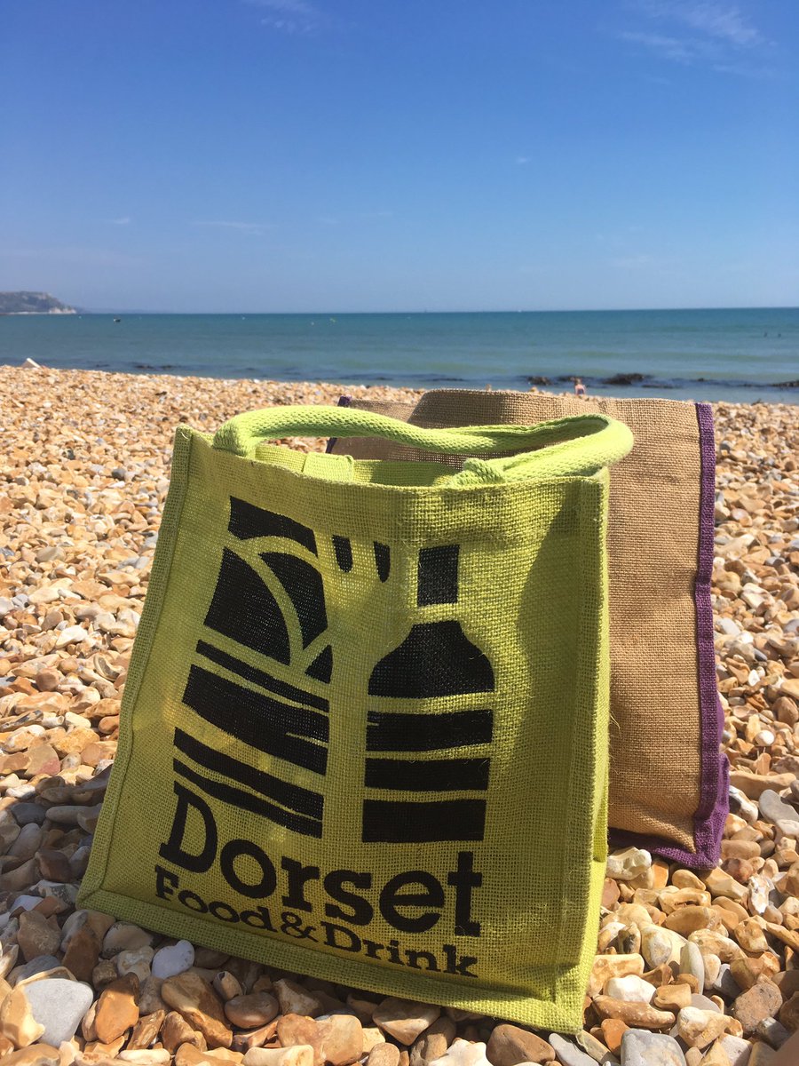DorsetFoodDrink's tweet photo. Having a picnic, remember to fill those bags with amazing local food and drink, use less plastic and take your rubbish home ☀️☀️☀️ https://t.co/5czNpJaPet