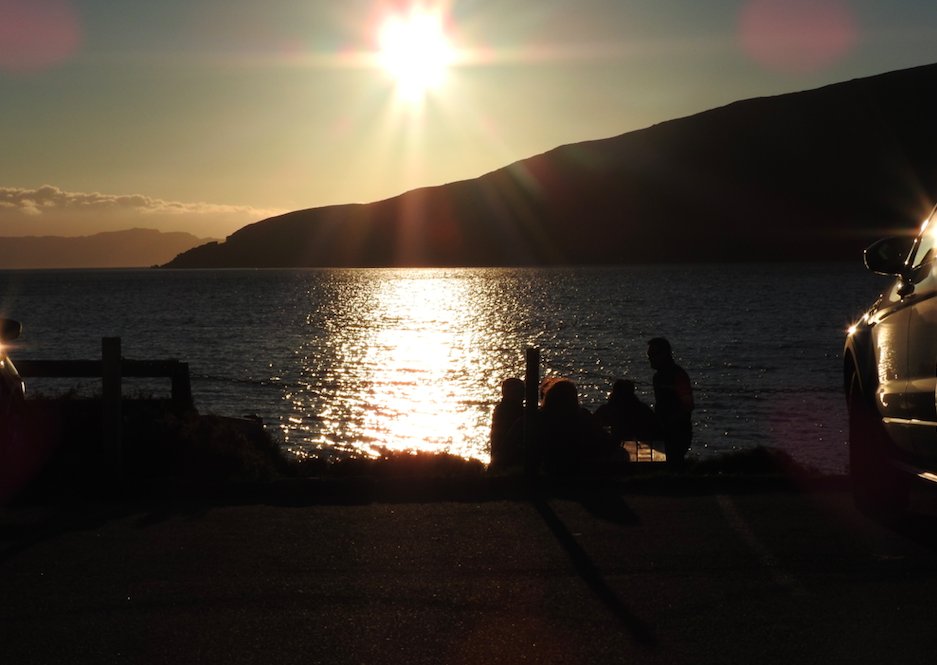 Best seafood in life...✅  Best sunset in Scotland ✅  Here's why you need to visit <a href="/applecrossinn/">Applecross Inn</a> ow.ly/I1PZ30dU6m3 #Applecross #Feast