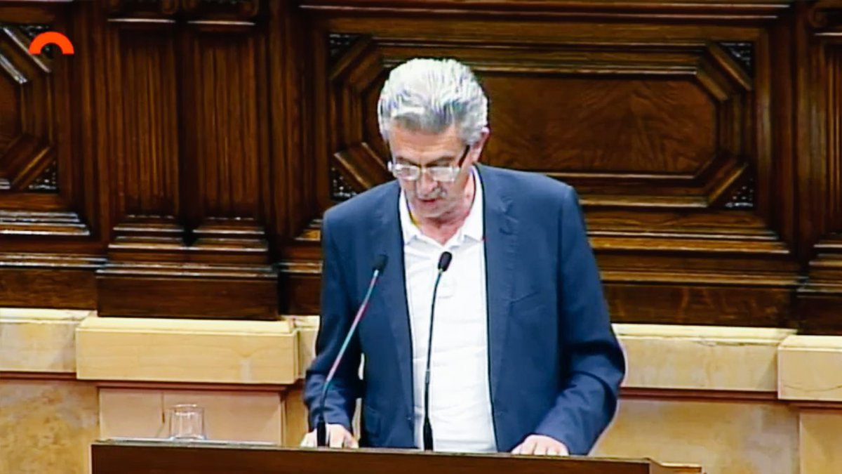 PSCcultura's tweet photo. En @rafelbruguera remarca voluntat política @socialistes_cat x acord en nous estatuts Consorci Normalització Ling. https://t.co/FVurq9M4qI https://t.co/Dk10b5rUK9