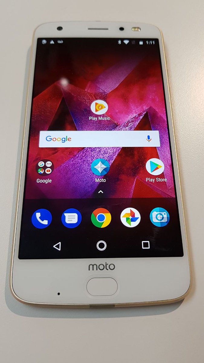 Telcel's tweet photo. Muy pronto podrás disfrutar de la gran innovación y tecnología del #MotoZ2Force con #TelcelLaMejorRed ¡Espéralo! https://t.co/DUTcly0Ogm https://t.co/XhkE74UiNJ