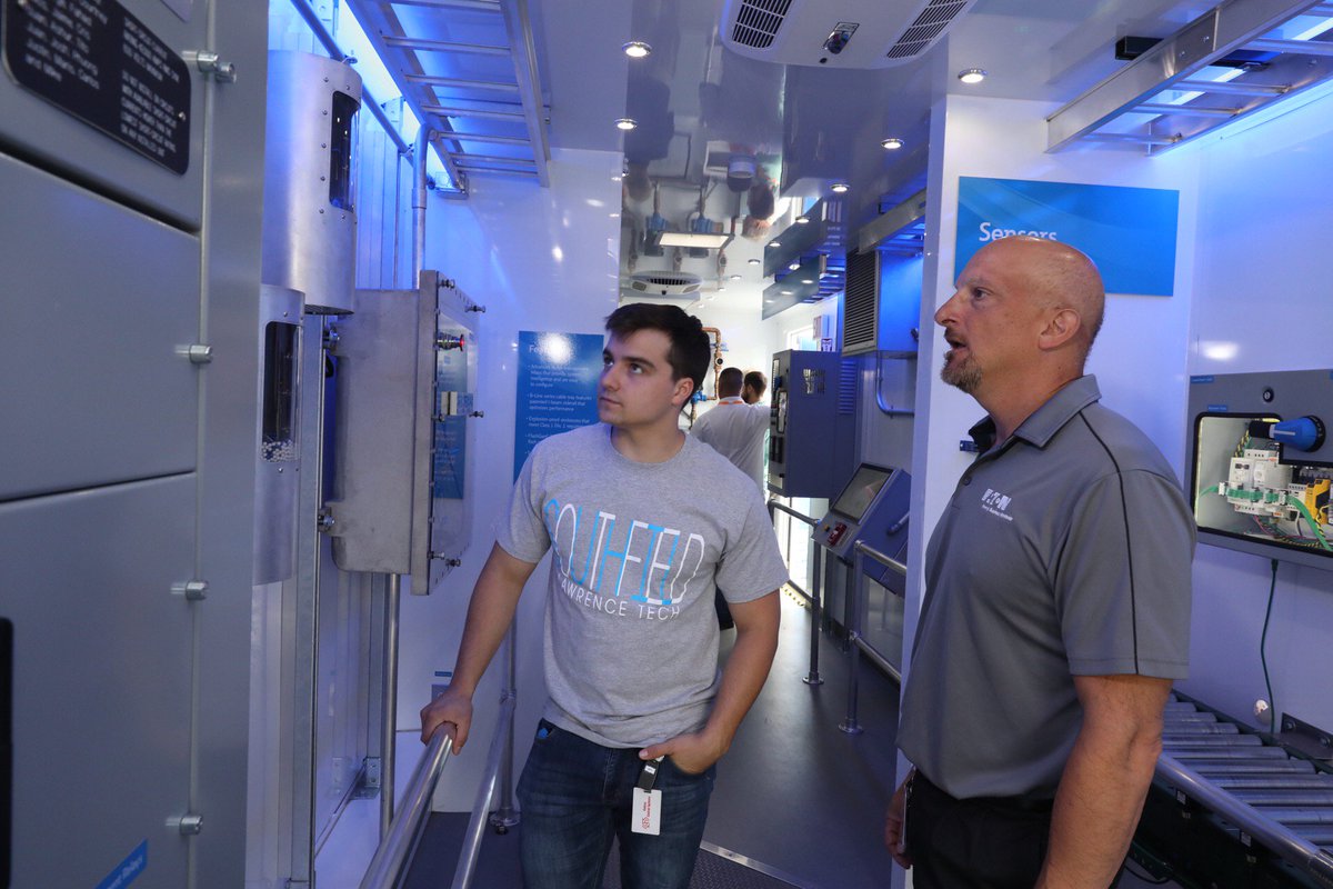 ETN_Electrical's tweet photo. Finally, our Pittsburgh employees have their turn to explore the trailer. It was well worth the wait! #controltour https://t.co/uxy9L0agaL