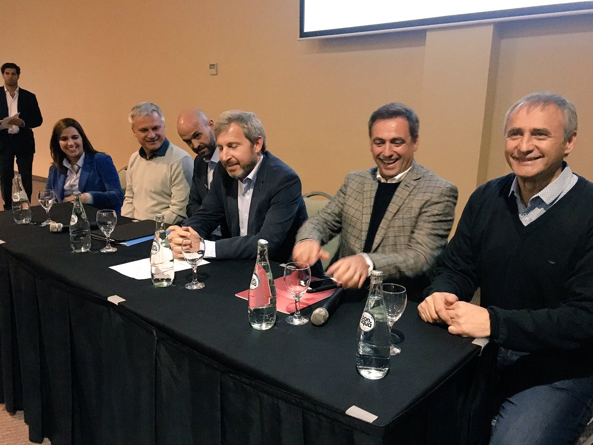 elgringotorres's tweet photo. 👉El equipo del cambio en CBA más fuerte y unido q nunca 
👉Transformando la realidad.el 13 de agosto sigamos #CambiandoJuntos la Argentina 🇦🇷 https://t.co/EBzKuOlGhU