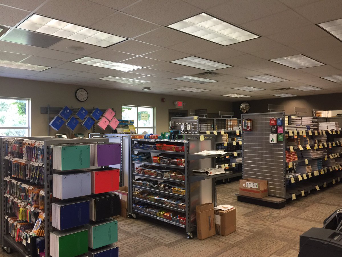 HigherEdCandC's tweet photo. LCS and @LSSCedu are gearing up for Fall #Dual #Enrollment Classes. #HigherEdPartnerships @Jarvis_Kathlene @TeamLakeLeaders https://t.co/HqZ8kog3GR