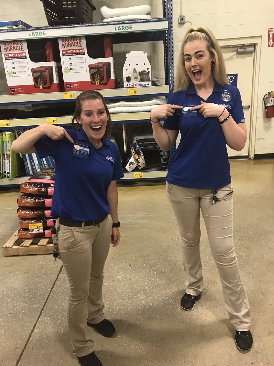 Shelby and Emily just earned a #bouncesticker for #TrustedPartner at <a href="/PetSmart221/">Petsmart</a> for awesome behaviors! 🤗🎉🐶 <a href="/PetSmartAE/">Associate Engagement</a> #fortheloveofpets