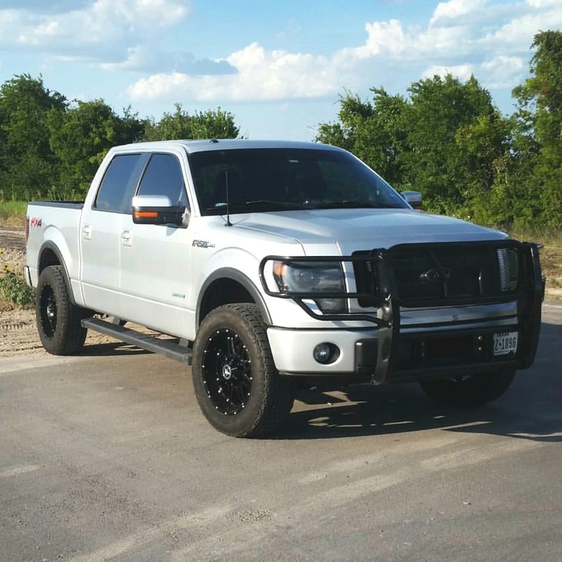 Ford F-150 looking good with a Frontier Grille Guard ! Get yours at a dealer near you. #ford #4x4 #f-150 #offroad #tuesday #nittotire