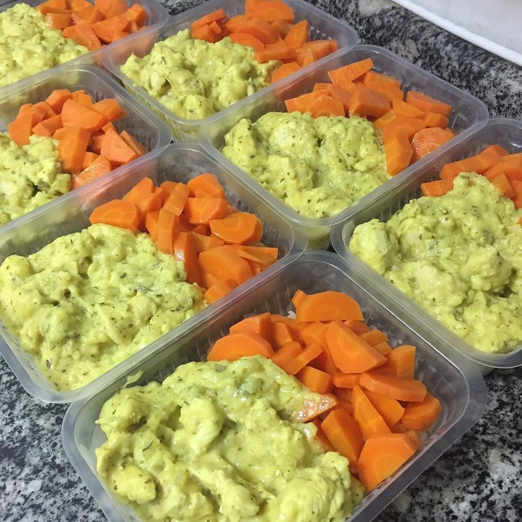 amanda_arm's tweet photo. Frango na mostarda, arroz e cenoura 🥕 🍴 armelicias@gmail.com #armelicias #comidacaseira #comidadeverdade #frozenfo… https://t.co/DpcVxTC5fa https://t.co/hvBGWowF0H