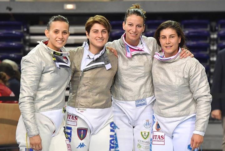 giomalago's tweet photo. ORO! La squadra di sciabola femminile sale sul tetto del Mondo a #Leipzig2017... Grandissime Azzurre! 🇮🇹🇮🇹🇮🇹🇮🇹 https://t.co/aulxGQtiEZ