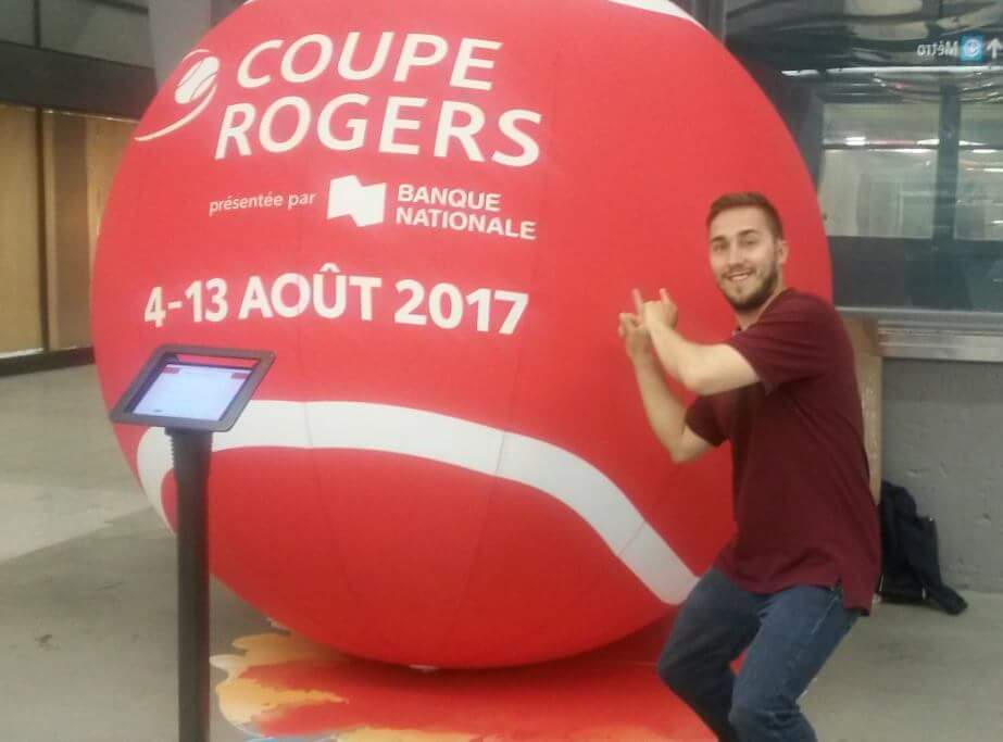 FDesbiens88's tweet image. J'ai trouvé la grosse balle, yeah!! Plus que 10 jours.#CoupeRogers #Nadalforthewin #SoiréeVIP