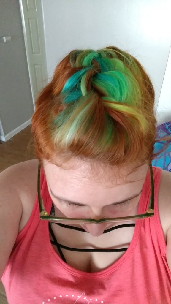 KainappleCake's tweet photo. Transformation complete! My first time using #articfoxhaircolor and I like it. Did a mixed gradient using #neonmoon #irisgreen &amp; #aquamarine https://t.co/ppeXeHNgwy