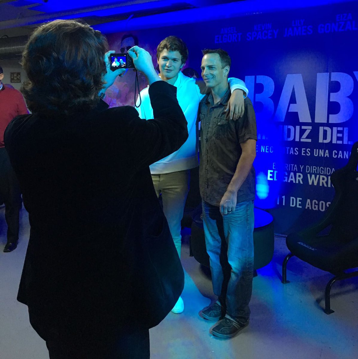 AXN_Mexico's tweet photo. El talento de Baby #ElAprendizDelCrimen ya llegó a México. ¡Bienvenidos @edgarwright @anselelgort #JeremyFry! @SonyPicturesMX https://t.co/sZR2zEgR03