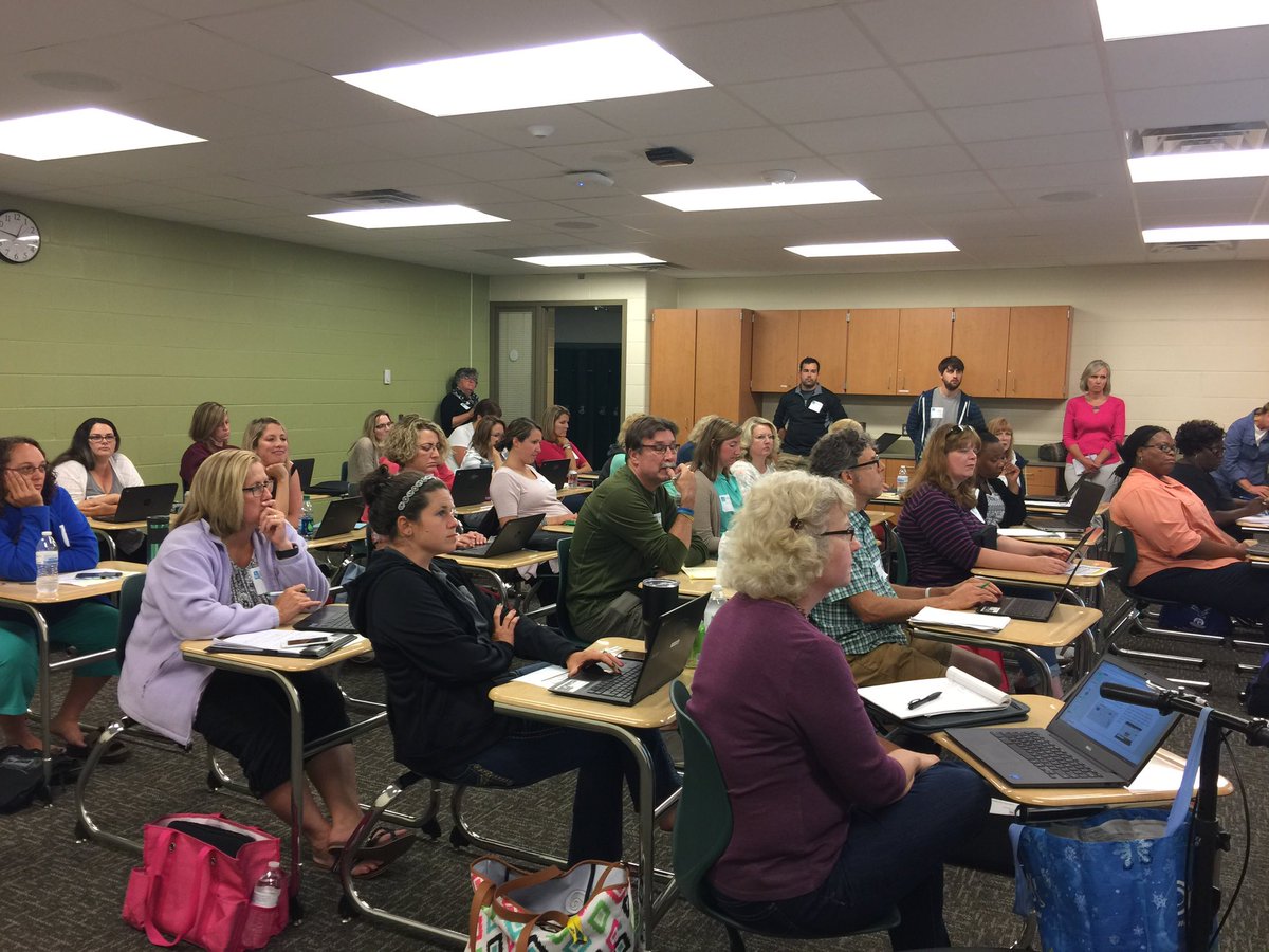 mledford918's tweet photo. Another successful packed sesssion! Thanks #LMTC17 for allowing us to share our love of tech integration! @ksjogie #dynamicduo https://t.co/qq13fClGQC