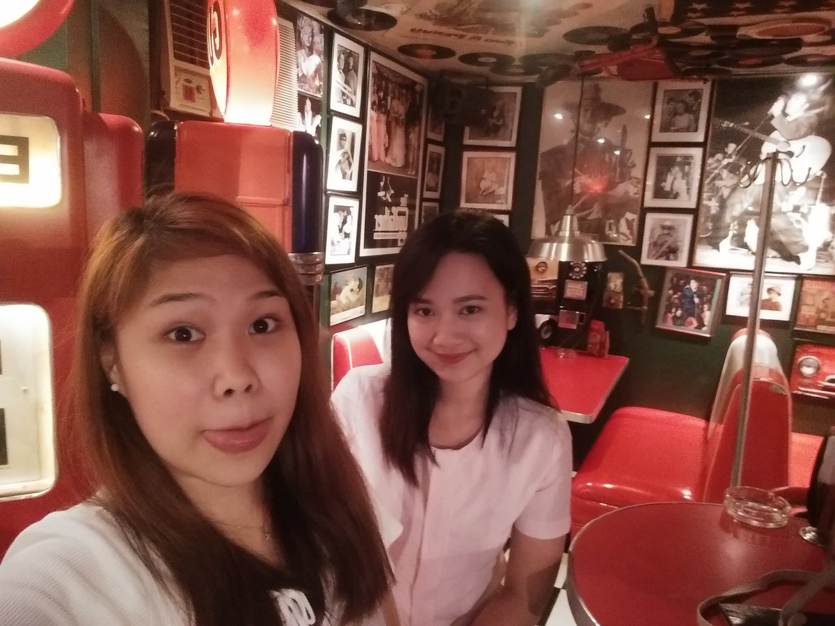 laaaynicorn's tweet photo. spontaneous night for the squad who never sleeps ✨ @classyeol @JIY0UNGBAE @kokoroachs @minoyong 💙 #OTF https://t.co/PSSlByP3kr