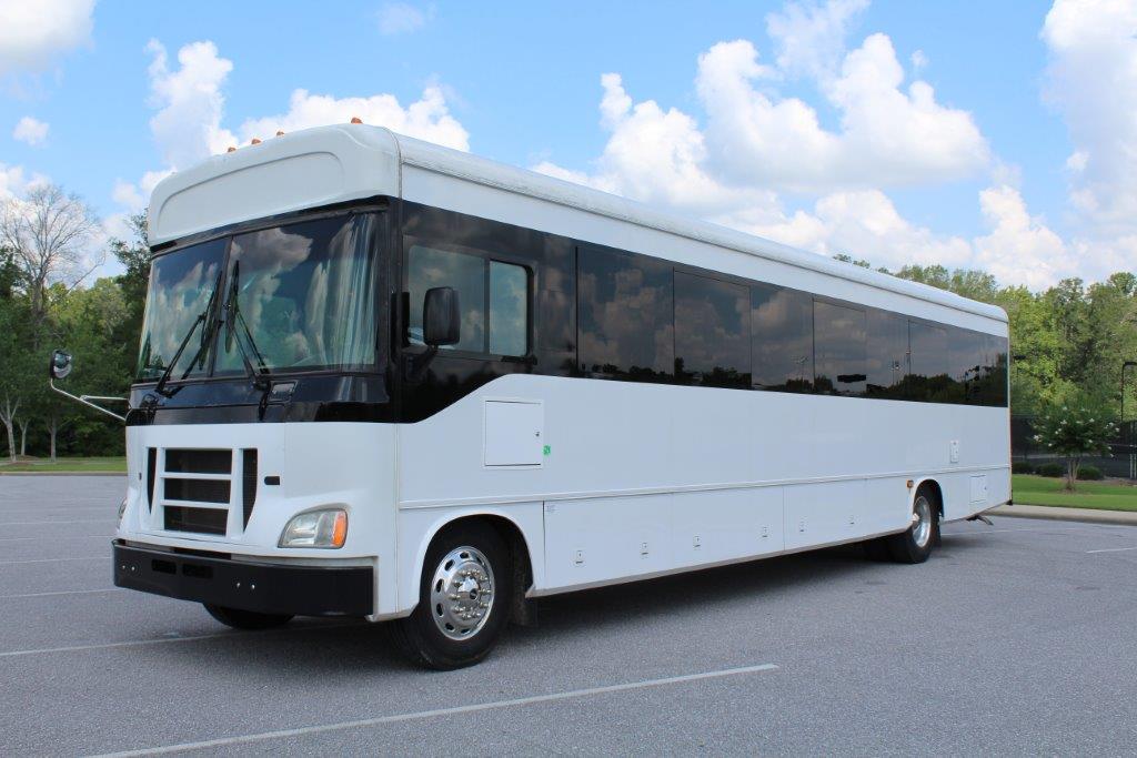 TheBusCenter's tweet photo. We have added some great USED buses to the website! Check out this 2014 Glaval Apollo! https://t.co/wA3ayOixhQ #CommercialBus #Glaval https://t.co/h4zYb37iEj
