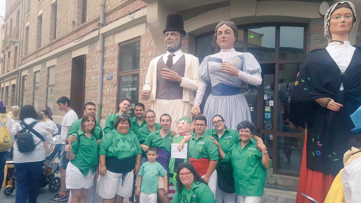 GegantsLloret's tweet photo. Aqst capde hem sigut presents a Tuir a la Catalunya Nord hem gaudit molt amb la seva gent! #viulloret #somgegants #elsverds @lloretturisme https://t.co/BGBzfx8Uay