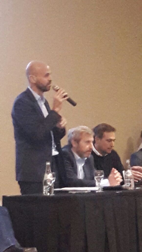 G25Cba's tweet photo. Escuchando a los Ministros @frigeriorogelio y @Guillodietrich.
"Las obras son de los Cordobeses"
#HaciendoLoQueHayQueHacer https://t.co/j1nBwyHBhQ