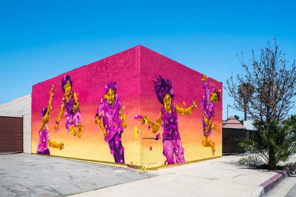 dcwallsfestival's tweet photo. New #mural by #bodeckhernandezart for @powwowlongbeach’17 in CA. • Pic = @bshigeta • #PWLB17 @powwowworldwide https://t.co/7sNsIB2lqE