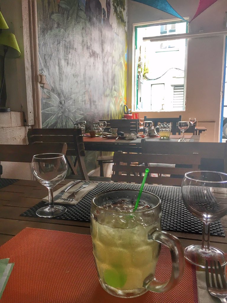 IG_MARTINIQUE's tweet photo. Adresse cosy et #lowbuget ! #LeTopinambour #Martinique #food https://t.co/ysG8bibJwK