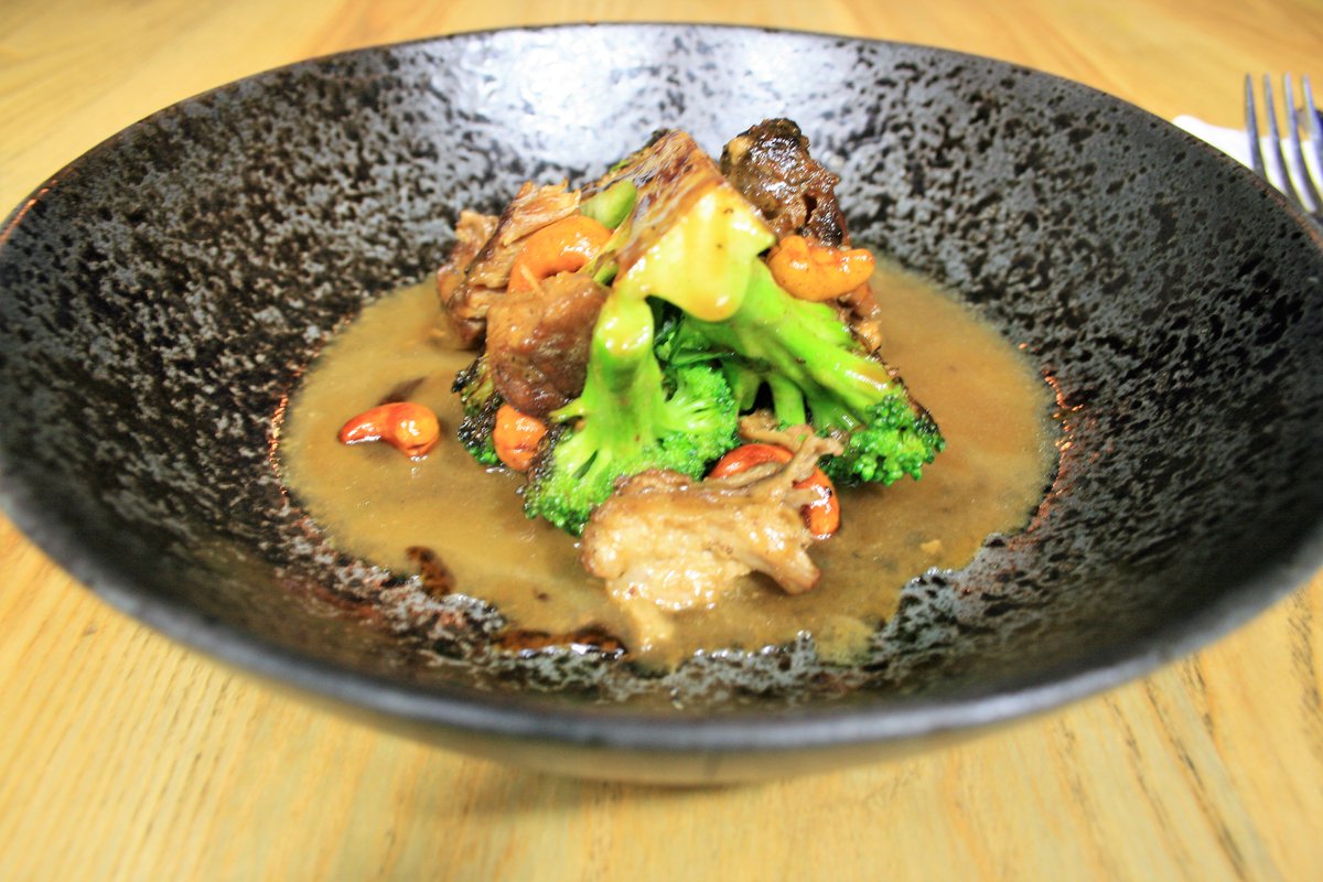 MrNobodyLeeds's tweet photo. Steam roasted broccoli, pork rib, cashews&amp;oyster sauce
We have availability for this week, for reservations head to https://t.co/t8sUxQV9Pk https://t.co/6Lctf4DhU0