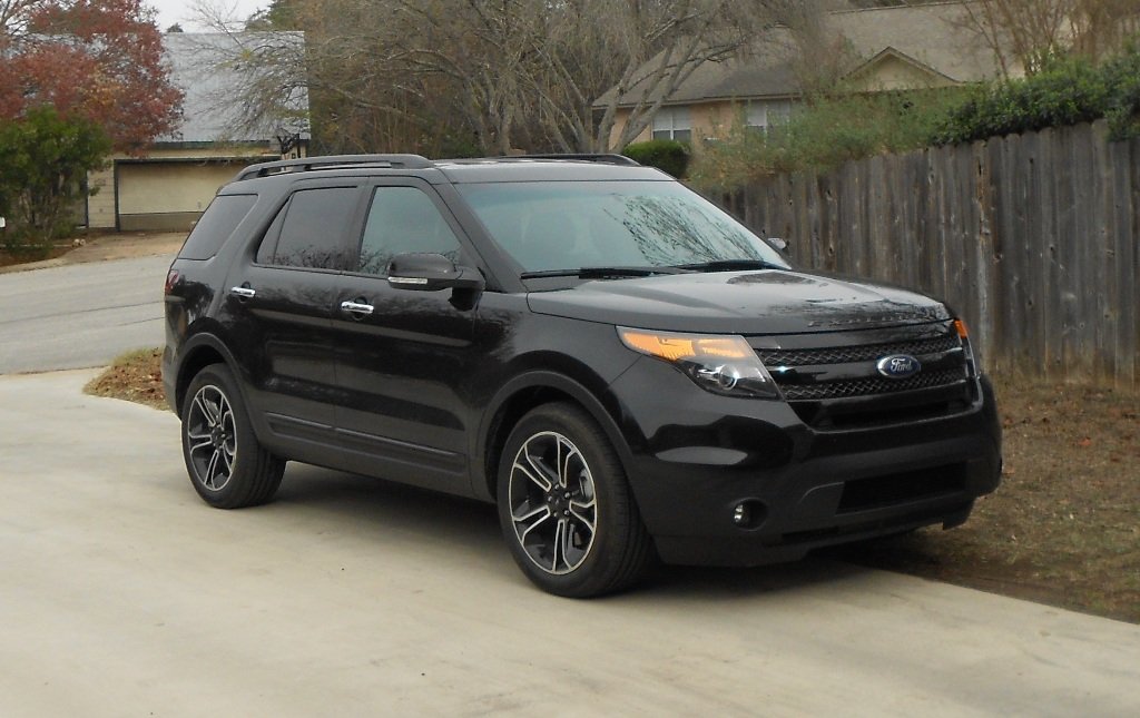 Aananhenry's tweet photo. To the people who drive black ford explorers around town even though you're not a cop. I hate you https://t.co/chppEN8LiM