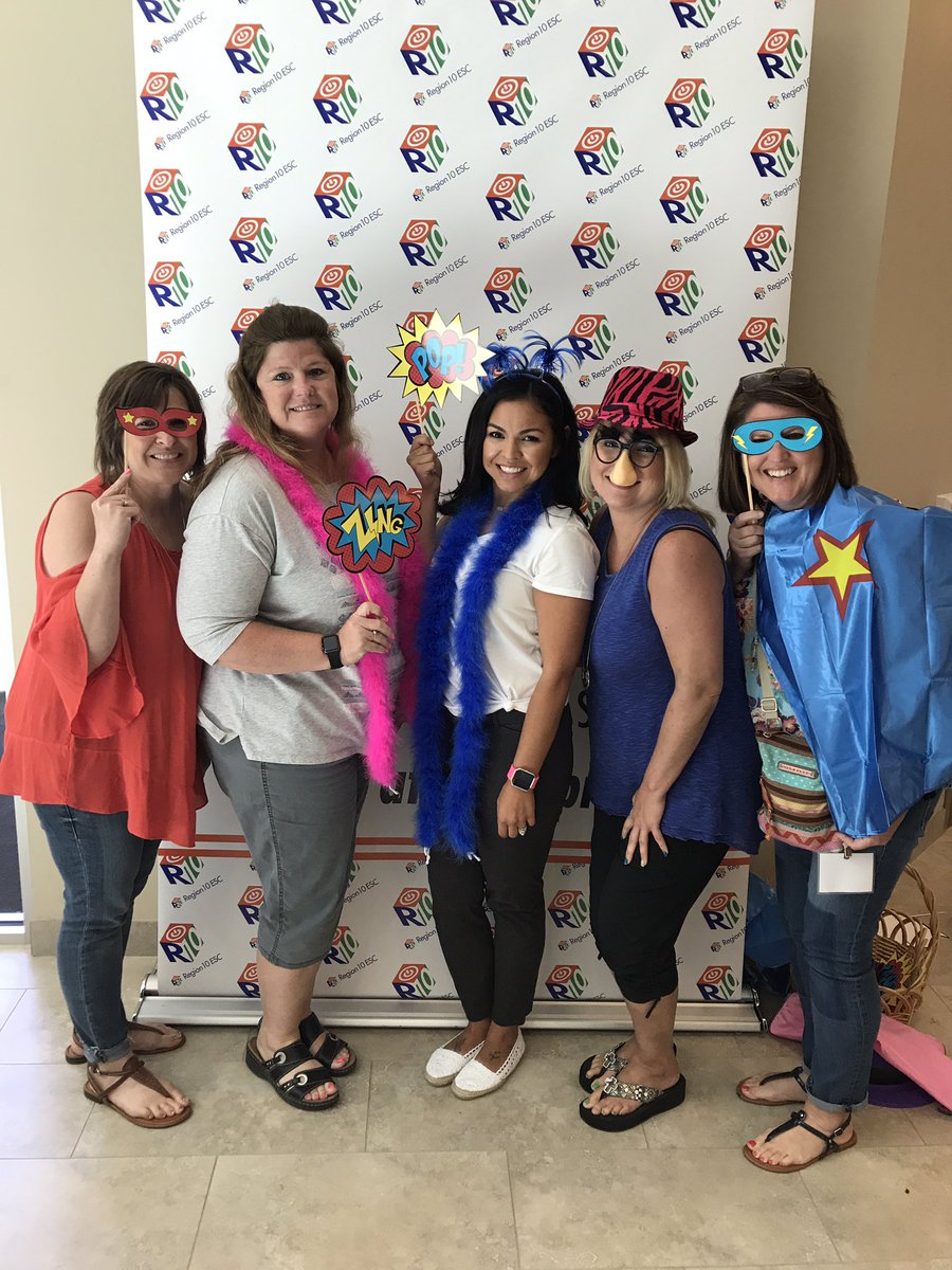 SchmidtShannan's tweet photo. #workshopselfie #MISDProud #R10N4F2017 #prek https://t.co/oBLI4wljwt