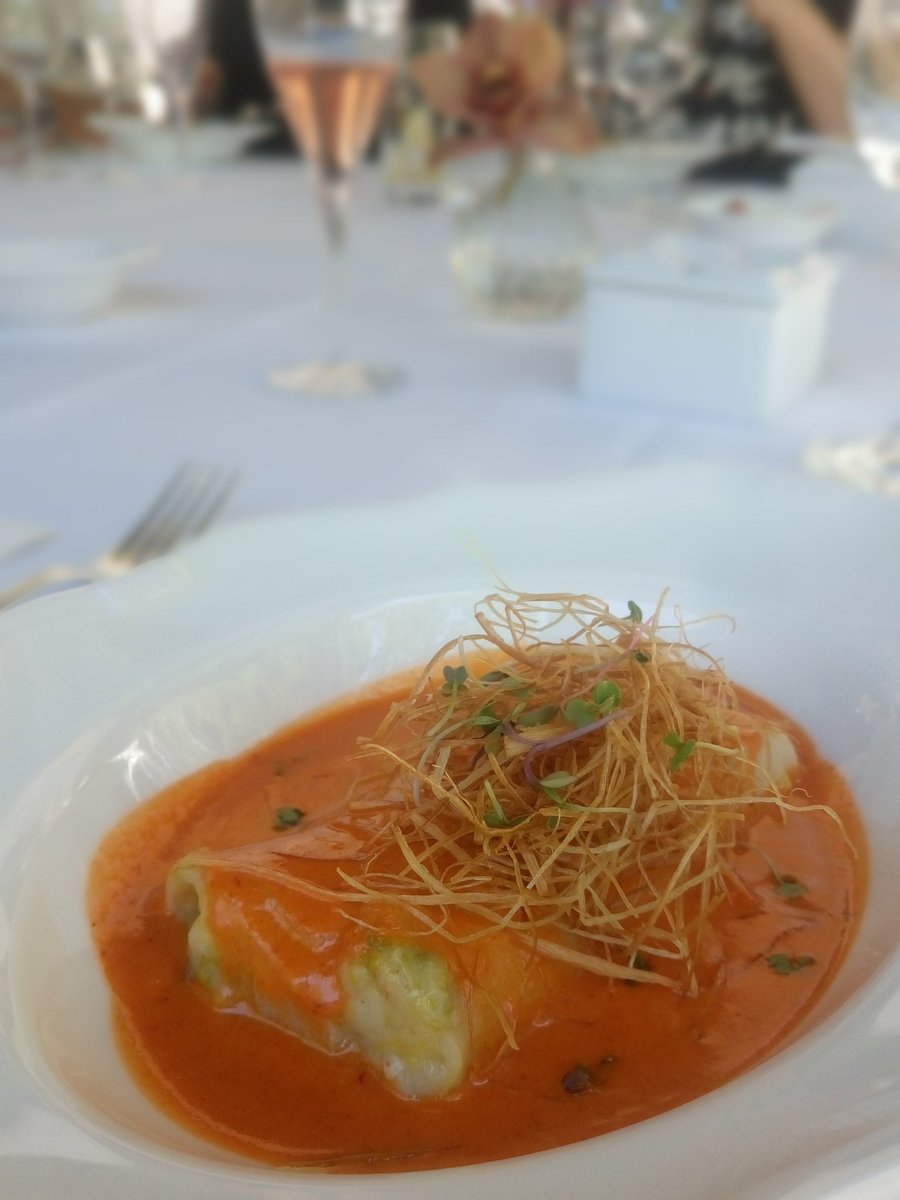 ¿Quieres disfrutar de un #oasis en Madrid? El <a href="/MentideroVilla/">MentiderodelaVilla</a> ofrece un #menúespecial de lunes a jueves para chuparse los dedos #cosasbuenas