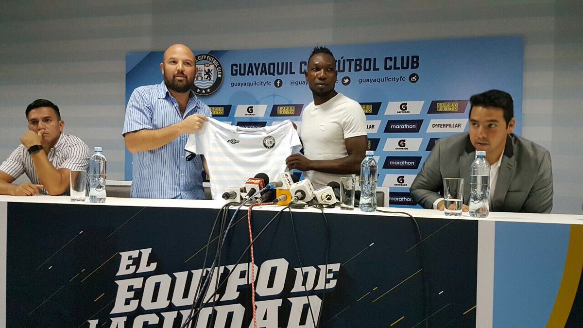 GYECITYFC's tweet photo. El día de hoy se presentó al nuevo jugador de #GuayaquilCityFC :Walter Ayoví 💯 BIENVENIDO https://t.co/7TVDKFdEhK