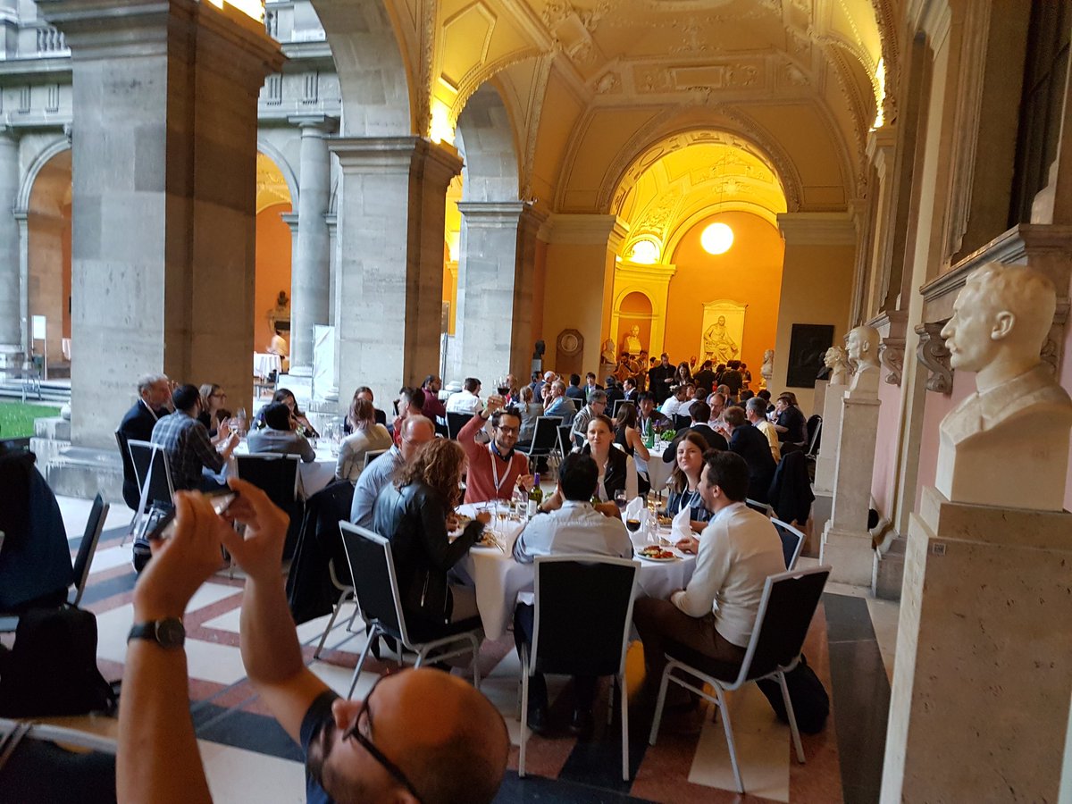 msmjetten's tweet photo. @ICON5V #icon5 delicious vegatarian conference diner at the main university of vienna building https://t.co/wdb5YqTEod