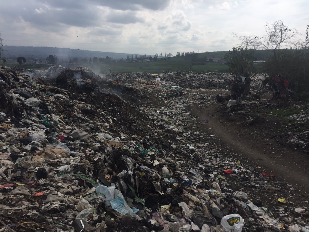 KenyaLuttColl's tweet photo. A very emotional visit to the local dump site where a number of the project pupils live #nowords 😶 https://t.co/XXlhrG8GfJ