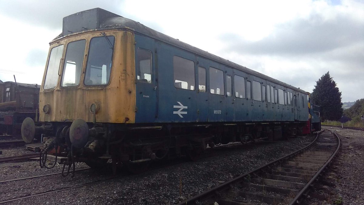 Leyland680's tweet photo. One of the 2 new units has arrived at Toddington.  @GWSR @GWSRDiesels #needsascrub #pleasecleanme https://t.co/TDOAKfnyuA