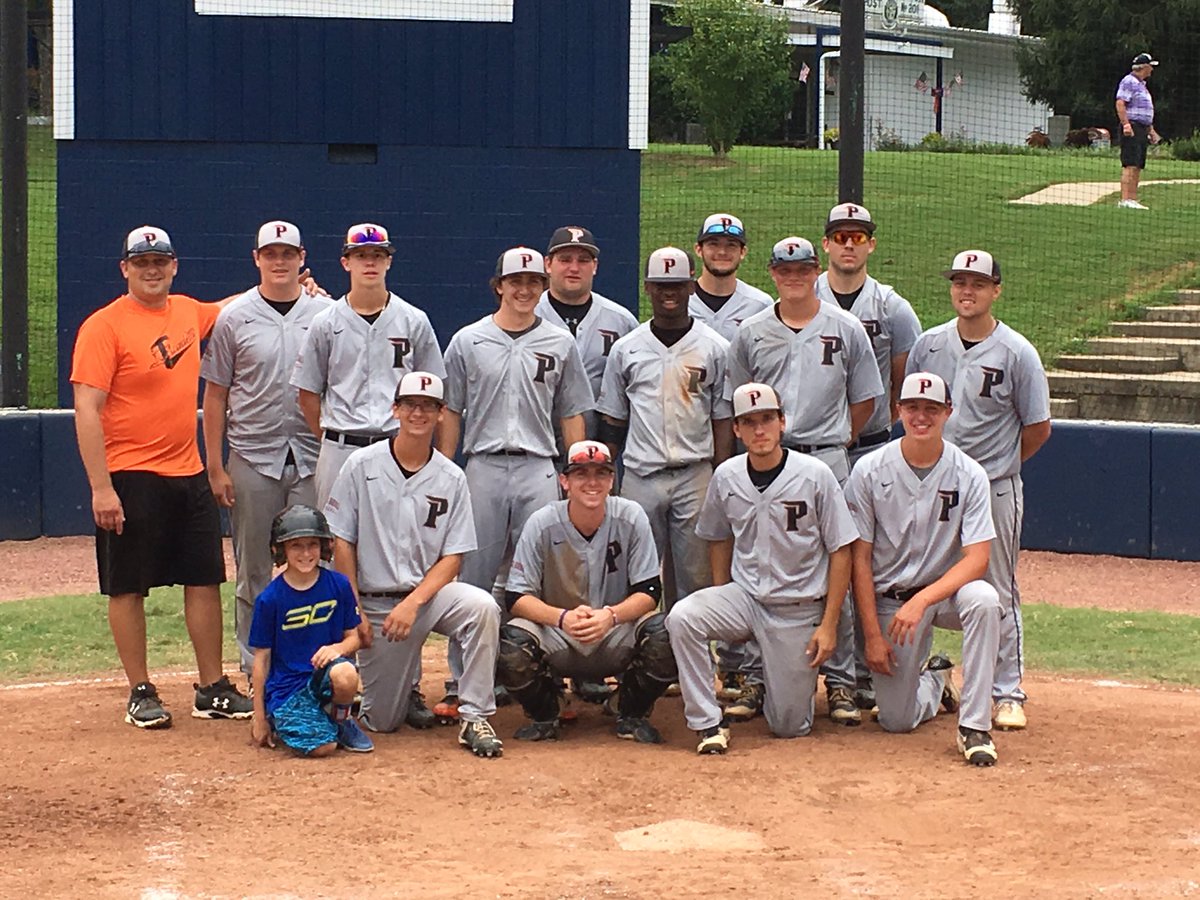CoachEScott20's tweet photo. Great Season! Great kids with bright futures! We did it the right way! #grinderball https://t.co/ATtAqFxEOl