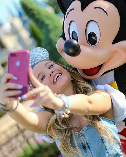 #LarissaManoelaAmauryJr RT linda te amo lari