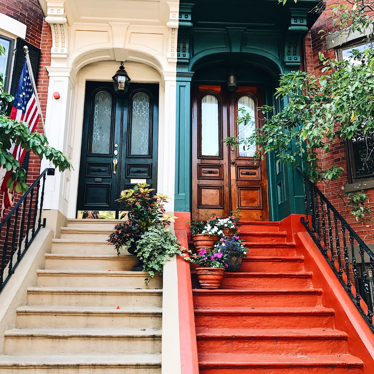 InnAtStBotolph's tweet photo. There’s something unique on every street in the South End! We love these contrasting entryways on Appleton St. https://t.co/oMkzKSO9vp