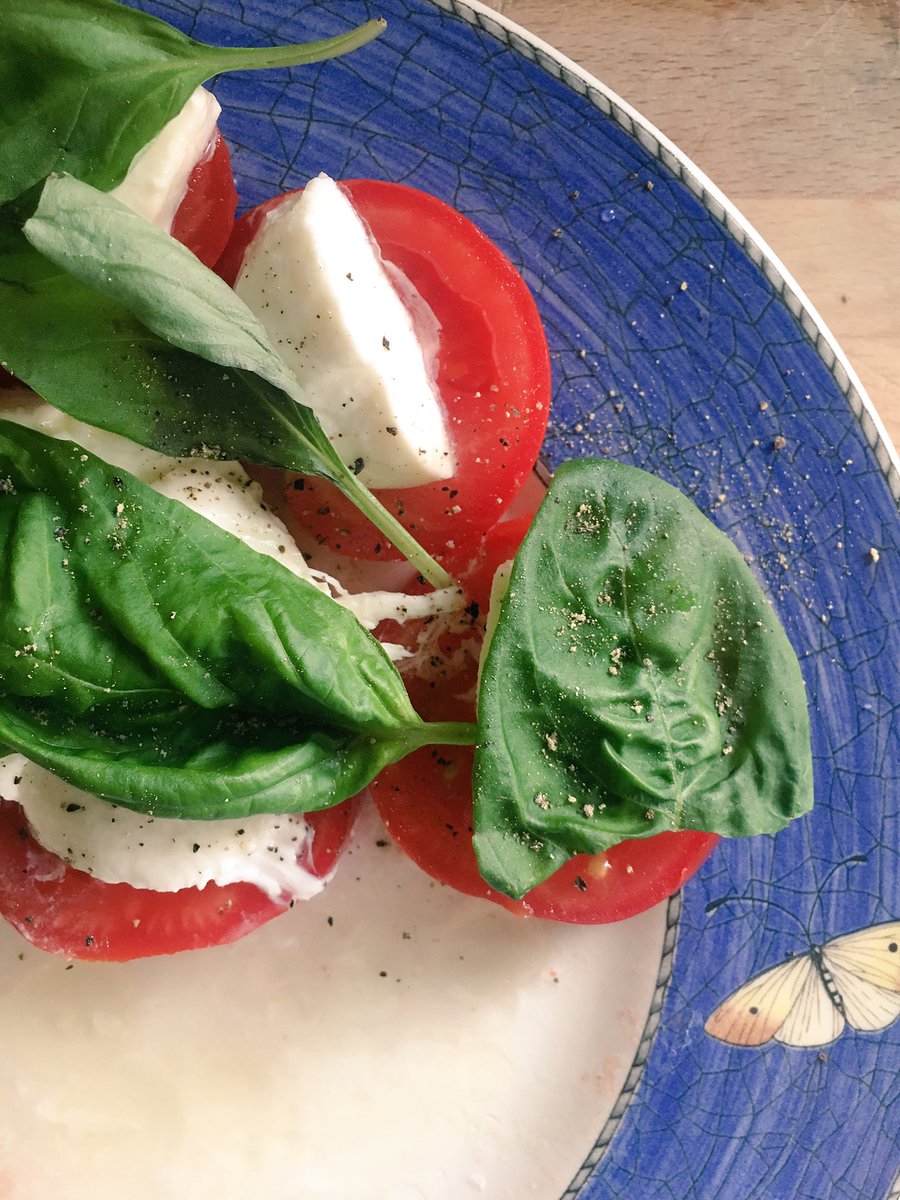 dariadoes's tweet photo. @crostamollica Great minds think alike, this is part of tonight's dinner. 🤗 https://t.co/92MExP4s8g