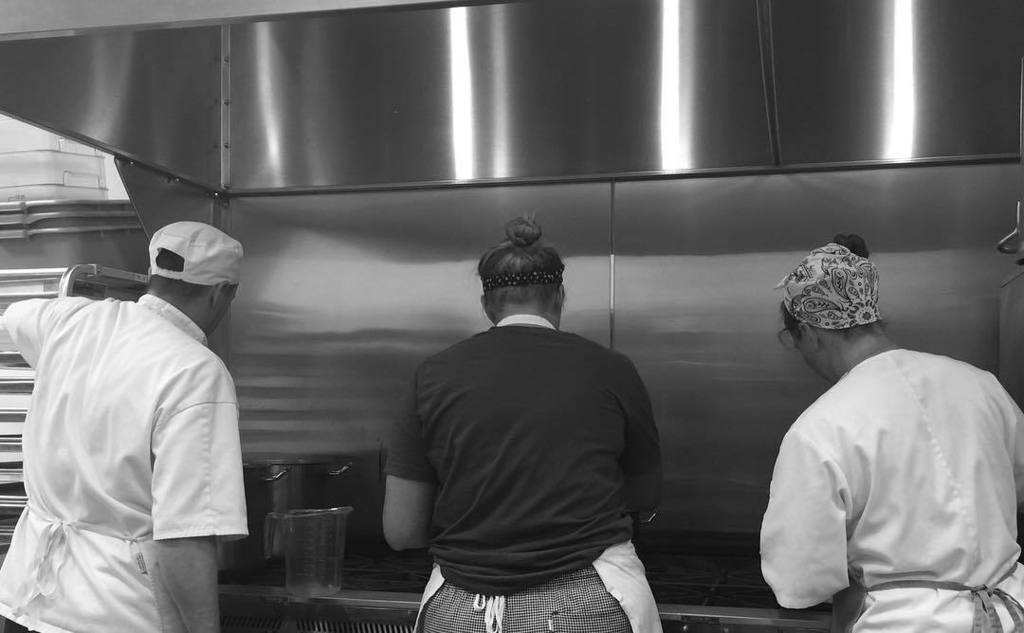 waltzingkangaro's tweet photo. All hands on deck! π¨βπ³π©πΌβπ³π©π»βπ³#cateringorders #meatpies #desserts #caramelslice #handcrafted #australianfood #fortβ¦ https://t.co/zKegeORZPc https://t.co/W6uXqszbE9
