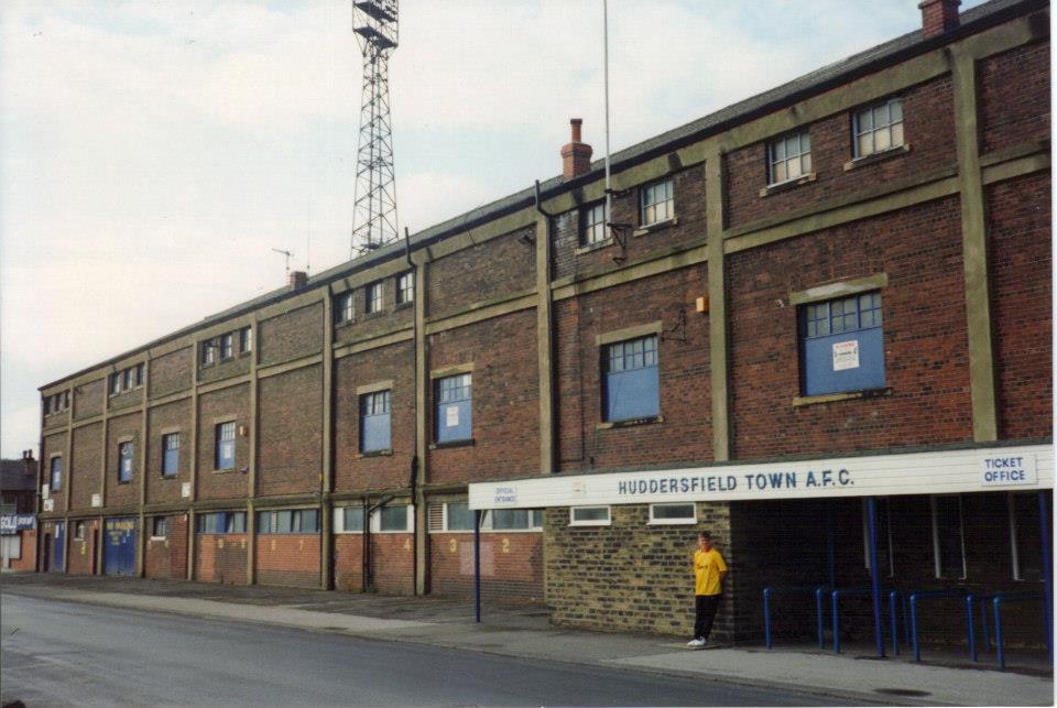 Trevitt67's tweet photo. This pic just got me! Yeah I'm a sentimental  old Bastard! #htafc https://t.co/isu90M1S0h
