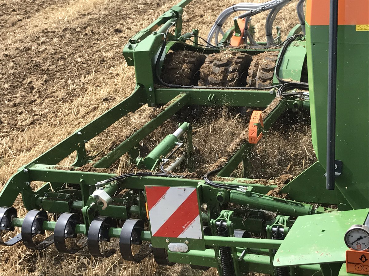 tomvaler's tweet photo. New @Amazone Cirrus 6003 drill installed with @CompassTractors today @frogmarygreen #isobus https://t.co/ceweSifOko