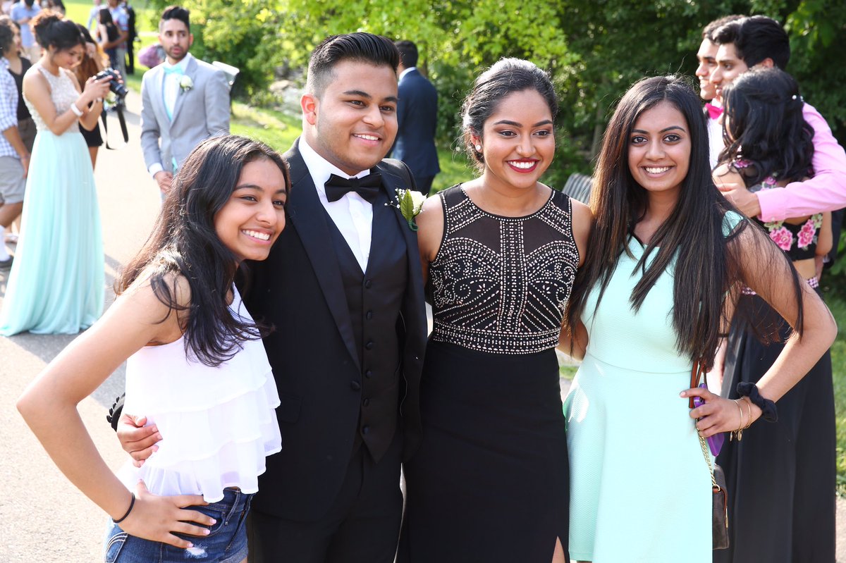 MePatel19's tweet photo. HAPPY SWEET 16!! Ahhh little babies are growing up! Hope you both have an amazing day! 🎉🎈❤️ @ShivaniU25 @patellshivani https://t.co/jkrmlP9vyp