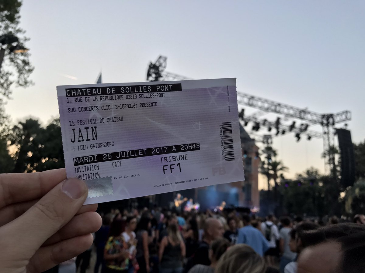 Ce soir, c'est super concert de @Jainmusic au <a href="/nuitsduchateau/">Festival du Château</a> !