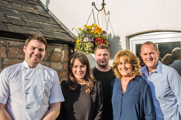 Catermatch's tweet image. Meet the #Eggleton family: @HollyEggleton  &amp;amp; @josh_eggleton owners of the @theponyandtrap ow.ly/iTRc30dUhTL