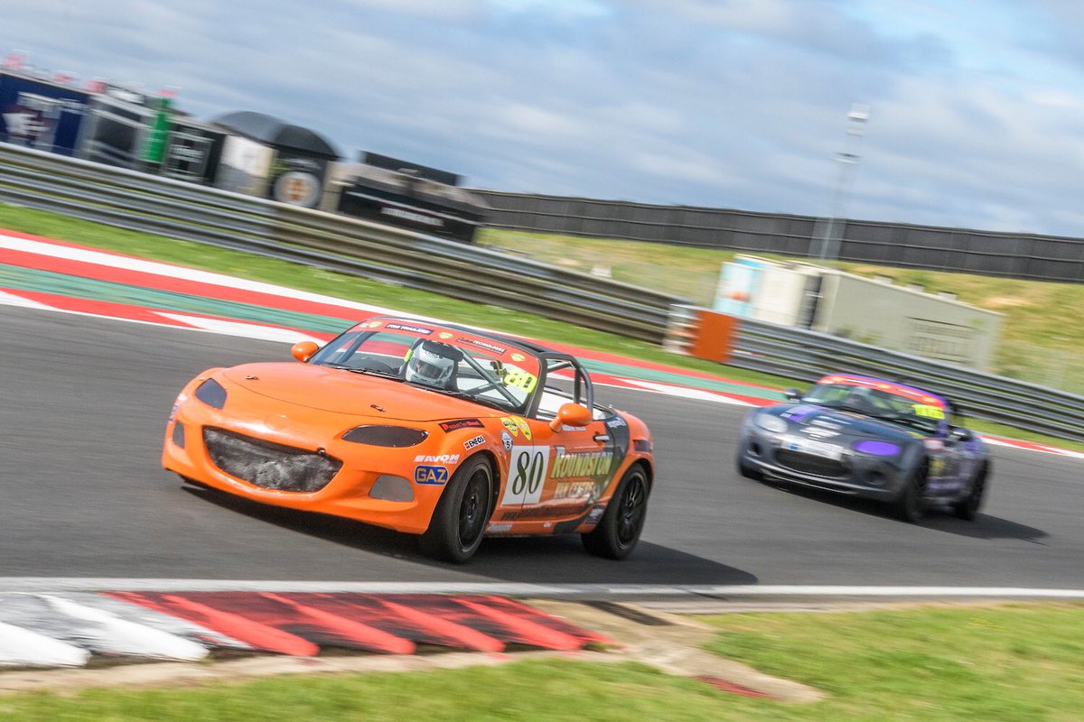 AidanHills8's tweet photo. Here's a few of my favourite pictures from the last round at Snetterton #AH80 https://t.co/NtbMpIhzaJ
