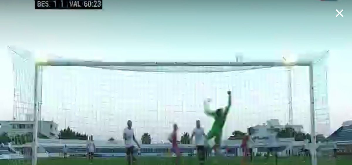 ricardoediz's tweet photo. Fabri yakın mesafeden müthiş çıkardı. #BJKvVAL https://t.co/XPo8GeXsnf