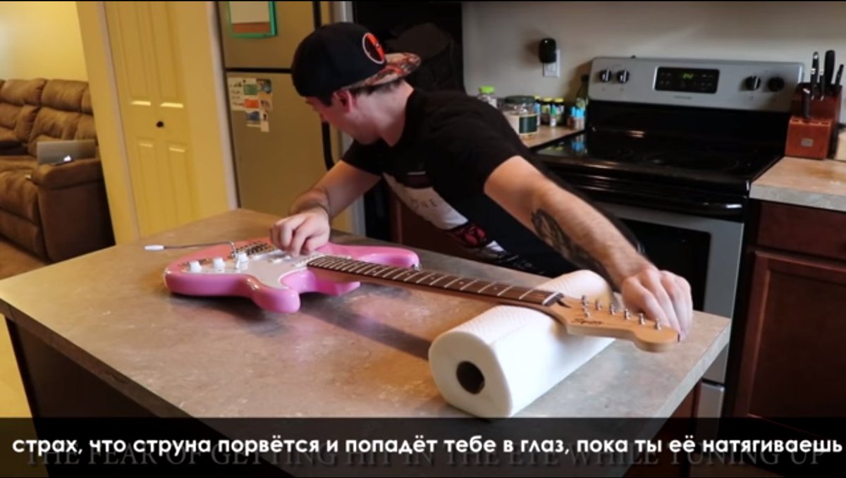 крепление нейлоновых струн на классической гитаре. гитарные струны. Julio silpitucla. струны пианино. натяжка струн на электрогитаре.