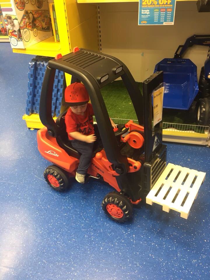 LesleyOBrienOBE's tweet photo. At Freightlink Europe we're supporting our youth and attacking the skills shortage! https://t.co/LjwG6dkUdB
