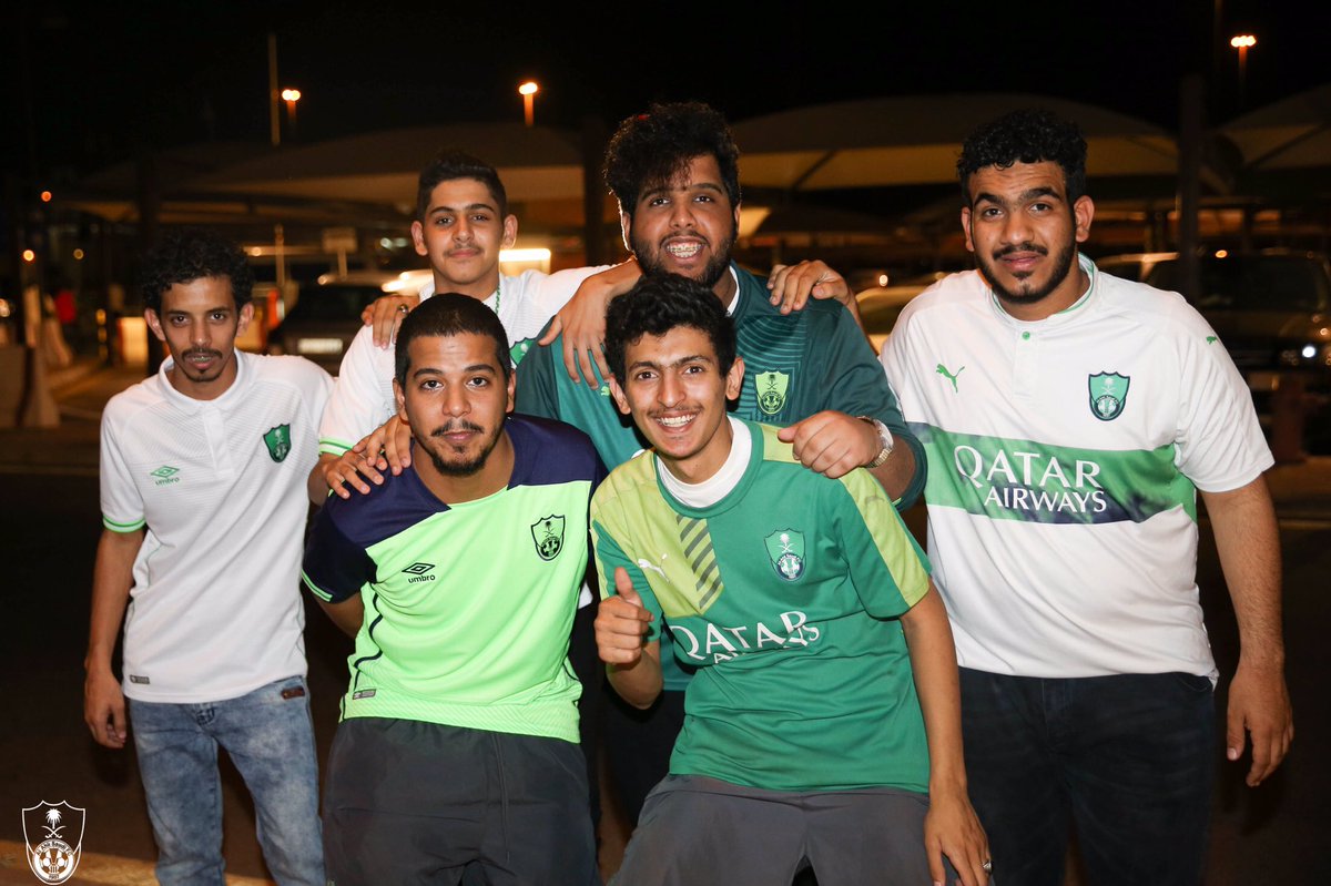 ALAHLI_FC's tweet photo. صور من استقبال الجماهير للاعب #محمد_العويس .
#الاهلي
#الملكي https://t.co/SWtfdp5ulf