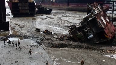 davidgcant's tweet photo. The men who work in the ship breaking yards of South Asia do one of the most dangerous jobs in the world..... #healthandsafety https://t.co/Rh7k3EXEoY