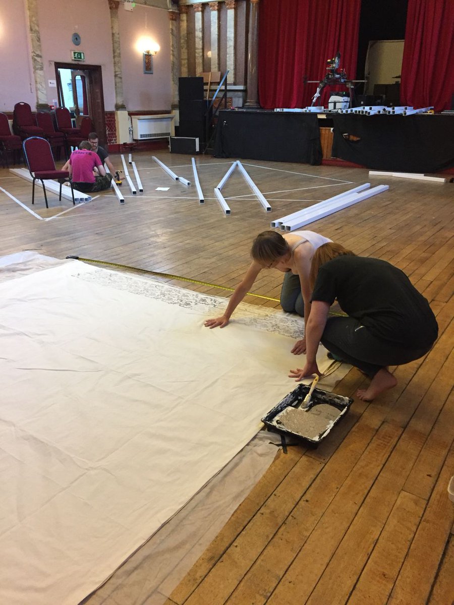 viniciussallesD's tweet photo. Day 6 -photo of the day, set been made... #Oxproject #newtheatreroyal #croydoncouncil #artscouncilengland #GulbenkianTheatre #danceuk https://t.co/M3LIeLv9Qt